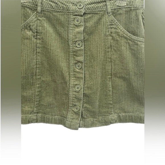 Forever 21 Woman’s 100% Cotton Sage Green Corduroy Mini Skirt w/Buttons-Large - Picture 9 of 11